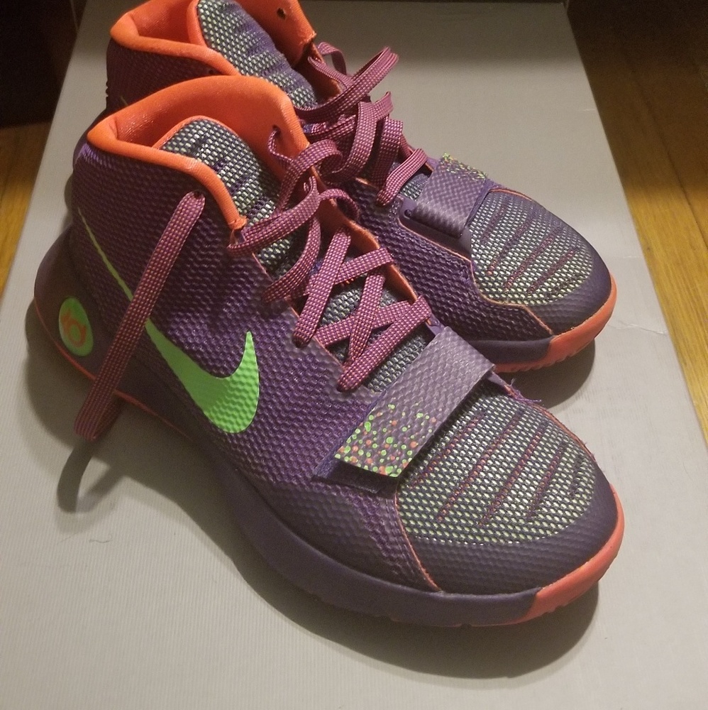 Sneakers: KD Trey 5 III Men's Basketball shoe 